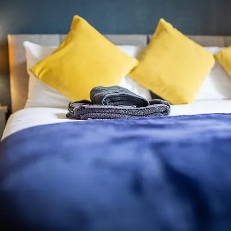 Russell House, Large Townhouse Spacious And Modern With Ground Floor Bedroom And Shower And Free Parking Apartamento *