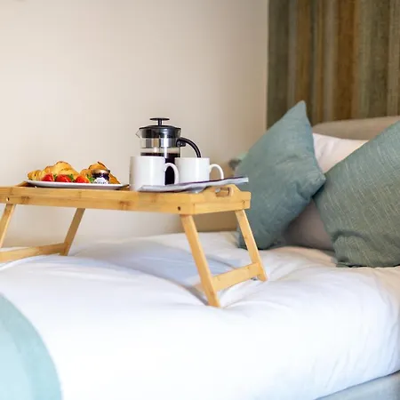 Russell House, Large Townhouse Spacious And Modern With Ground Floor Bedroom And Shower And Free Parking Apartamento