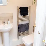 Russell House, Large Townhouse Spacious And Modern With Ground Floor Bedroom And Shower And Free Parking Daire
