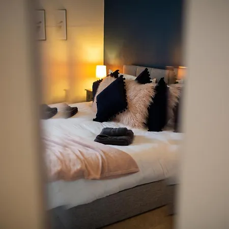 Russell House, Large Townhouse Spacious And Modern With Ground Floor Bedroom And Shower And Free Parking Апартаменты Harraby