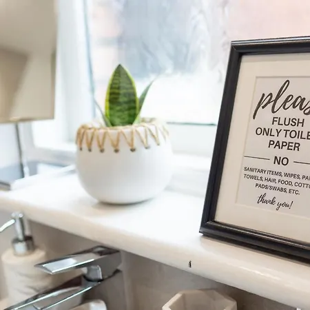 Διαμέρισμα Russell House, Large Townhouse Spacious And Modern With Ground Floor Bedroom And Shower And Free Parking