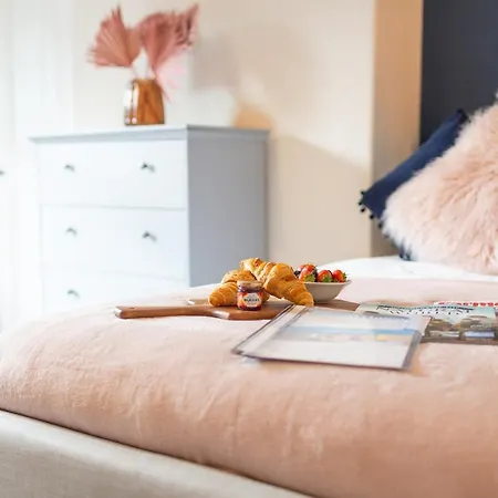 Διαμέρισμα Russell House, Large Townhouse Spacious And Modern With Ground Floor Bedroom And Shower And Free Parking Harraby