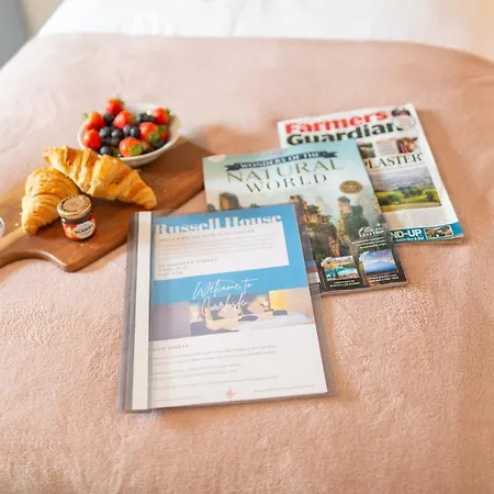 Διαμέρισμα Russell House, Large Townhouse Spacious And Modern With Ground Floor Bedroom And Shower And Free Parking