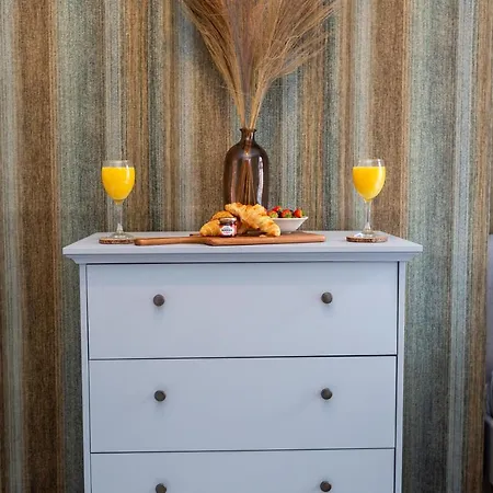 Russell House, Large Townhouse Spacious And Modern With Ground Floor Bedroom And Shower And Free Parking Διαμέρισμα *