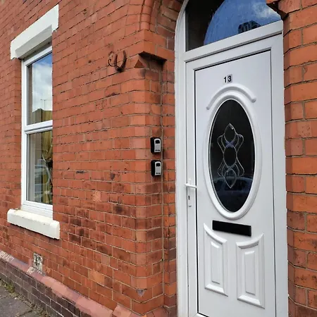 Russell House, Large Townhouse Spacious And Modern With Ground Floor Bedroom And Shower And Free Parking * Harraby