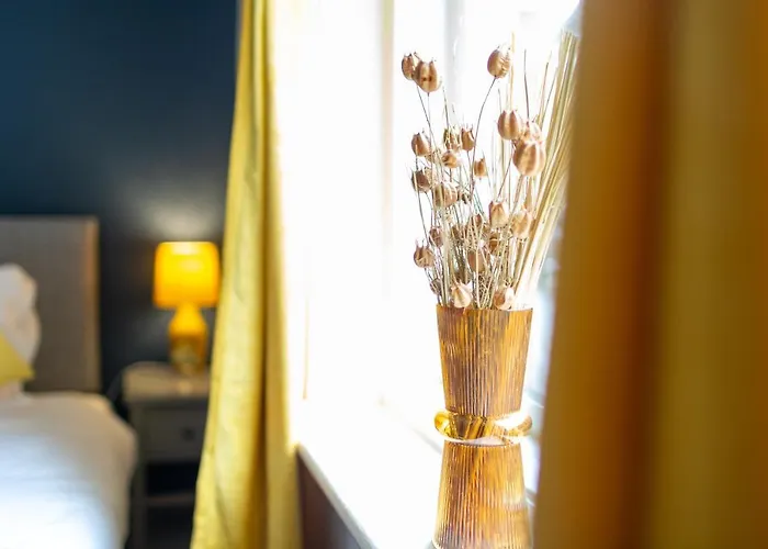 Russell House, Large Townhouse Spacious And Modern With Ground Floor Bedroom And Shower And Free Parking * Harraby