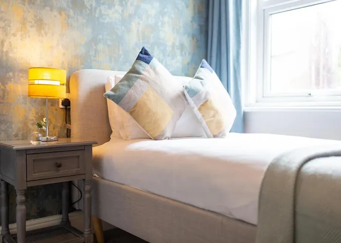 Russell House, Large Townhouse Spacious And Modern With Ground Floor Bedroom And Shower And Free Parking شقة *