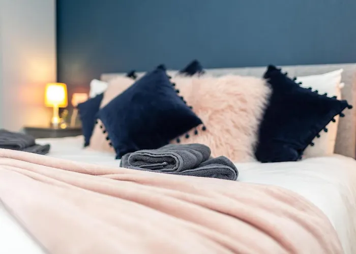 Russell House, Large Townhouse Spacious And Modern With Ground Floor Bedroom And Shower And Free Parking Harraby