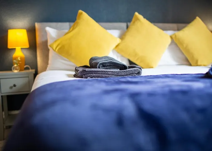 Russell House, Large Townhouse Spacious And Modern With Ground Floor Bedroom And Shower And Free Parking شقة *