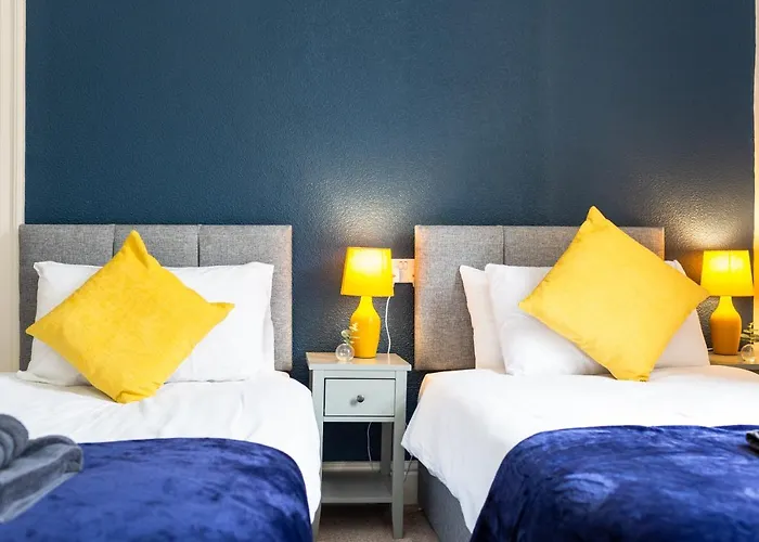 Russell House, Large Townhouse Spacious And Modern With Ground Floor Bedroom And Shower And Free Parking شقة *