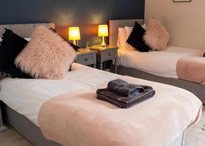 Russell House, Large Townhouse Spacious And Modern With Ground Floor Bedroom And Shower And Free Parking شقة Harraby