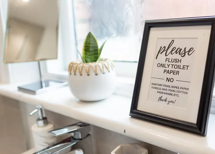 شقة Russell House, Large Townhouse Spacious And Modern With Ground Floor Bedroom And Shower And Free Parking