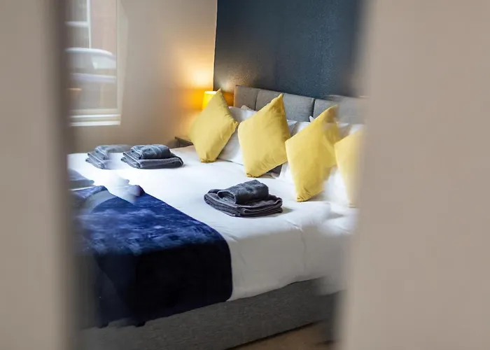 Russell House, Large Townhouse Spacious And Modern With Ground Floor Bedroom And Shower And Free Parking