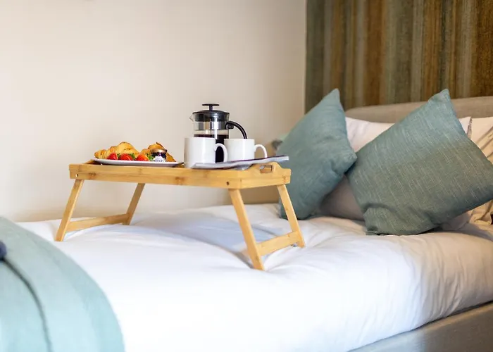 Russell House, Large Townhouse Spacious And Modern With Ground Floor Bedroom And Shower And Free Parking شقة