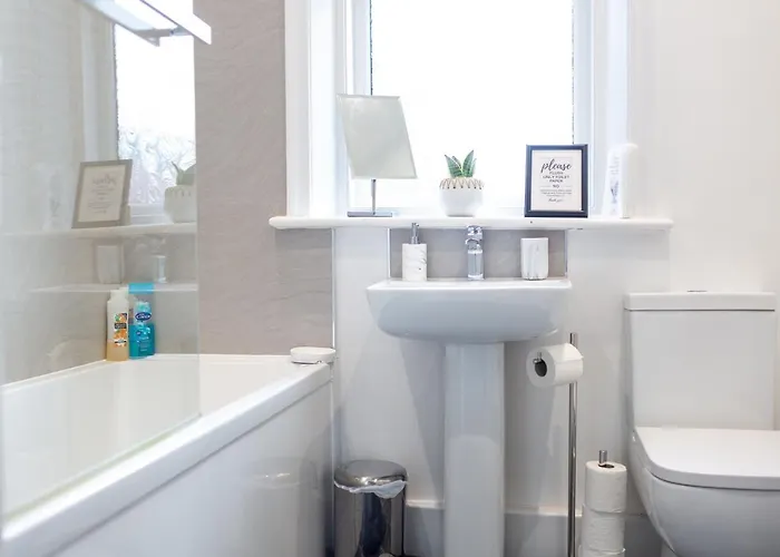 شقة Russell House, Large Townhouse Spacious And Modern With Ground Floor Bedroom And Shower And Free Parking Harraby