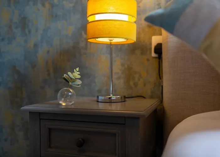 شقة Russell House, Large Townhouse Spacious And Modern With Ground Floor Bedroom And Shower And Free Parking