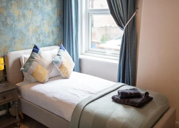 شقة Russell House, Large Townhouse Spacious And Modern With Ground Floor Bedroom And Shower And Free Parking Harraby