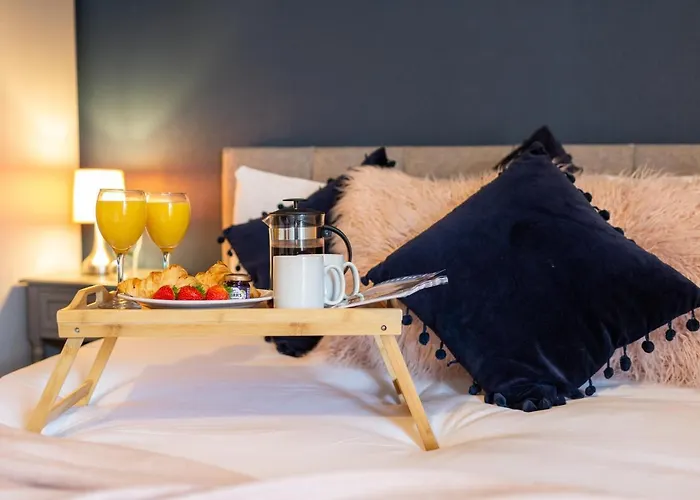 Russell House, Large Townhouse Spacious And Modern With Ground Floor Bedroom And Shower And Free Parking Harraby