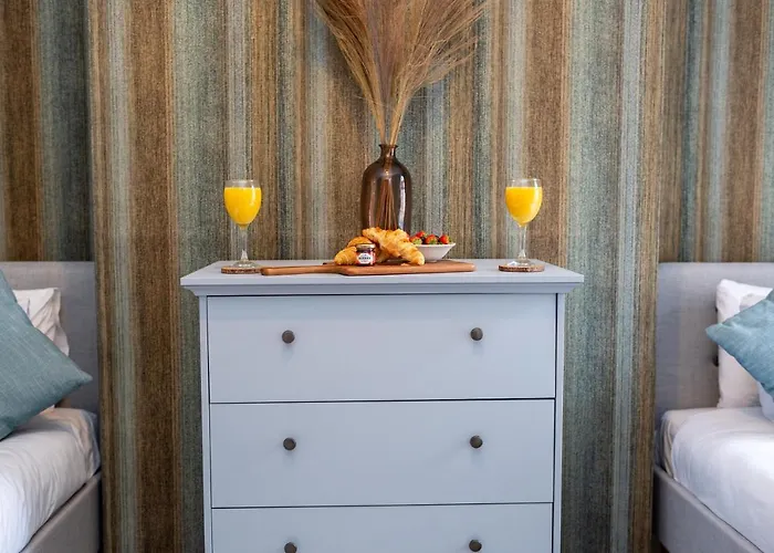 Russell House, Large Townhouse Spacious And Modern With Ground Floor Bedroom And Shower And Free Parking شقة *