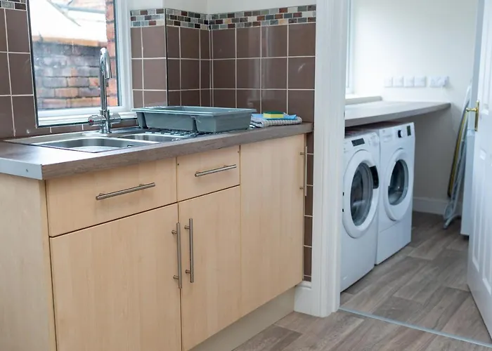 Russell House, Large Townhouse Spacious And Modern With Ground Floor Bedroom And Shower And Free Parking شقة Harraby