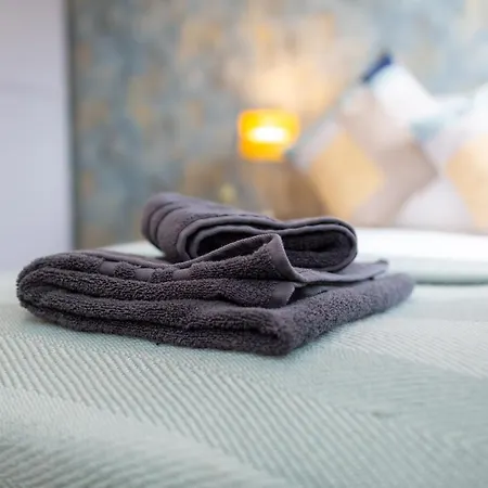 Daire Russell House, Large Townhouse Spacious And Modern With Ground Floor Bedroom And Shower And Free Parking