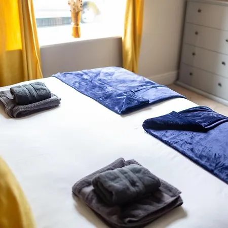 Russell House, Large Townhouse Spacious And Modern With Ground Floor Bedroom And Shower And Free Parking * Harraby