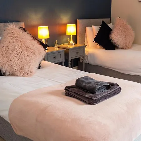 Russell House, Large Townhouse Spacious And Modern With Ground Floor Bedroom And Shower And Free Parking Apartamento Harraby