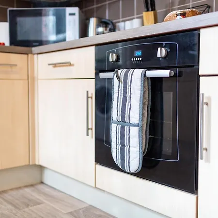 Daire Russell House, Large Townhouse Spacious And Modern With Ground Floor Bedroom And Shower And Free Parking *